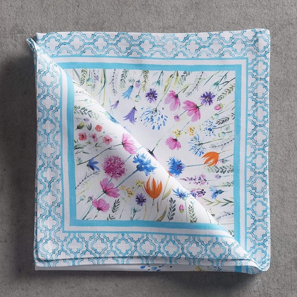 Maison d' Hermine Flower in The Field 4 Napkins - Picture 3 of 7